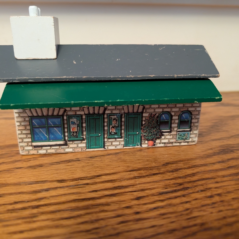 1997 Learning Curve Britt Allcroft Wooden Thomas Train Ellsbridge Station! HTF!